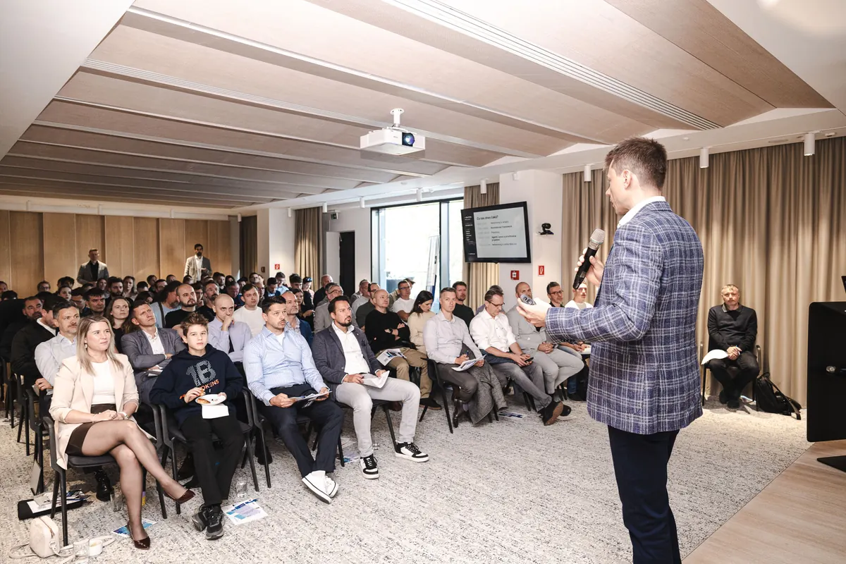 Michal Juhas speaking to a full room at AI vo firme