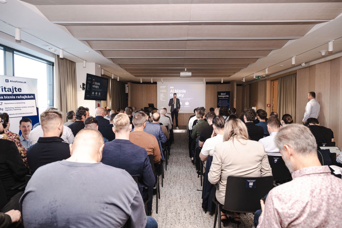 Michal Juhas speaking to a full room at the AI biznis raňajky business breakfast by AIvoFirme.sk